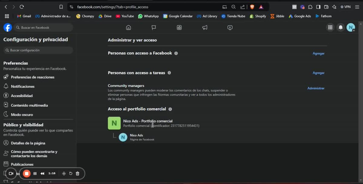 Acceso al portfolio comercial desde la página de Facebook